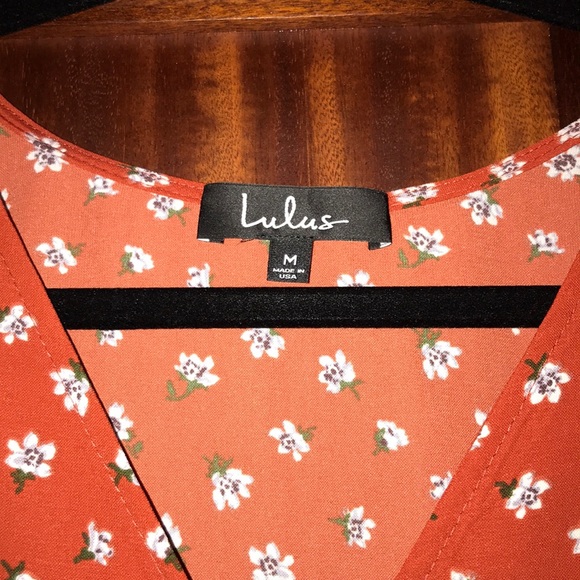 Lulu’s half sleeve ruffled orange floral wrap top - Picture 4 of 6